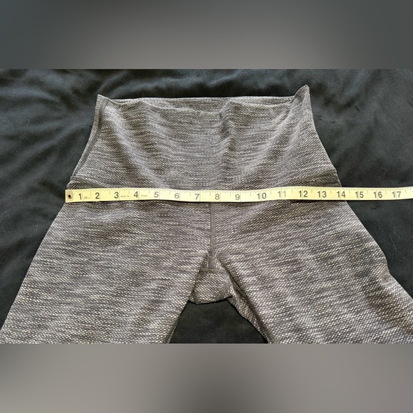 Size 6 Lululemon t Under High Waist Leggings Like New Perfect Thicker Material! - Picture 6 of 15